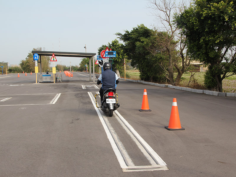 (一)  直線平衡駕駛