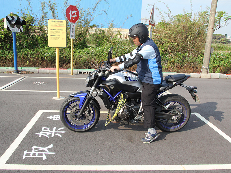 (一) 取車、發動、起步與架車