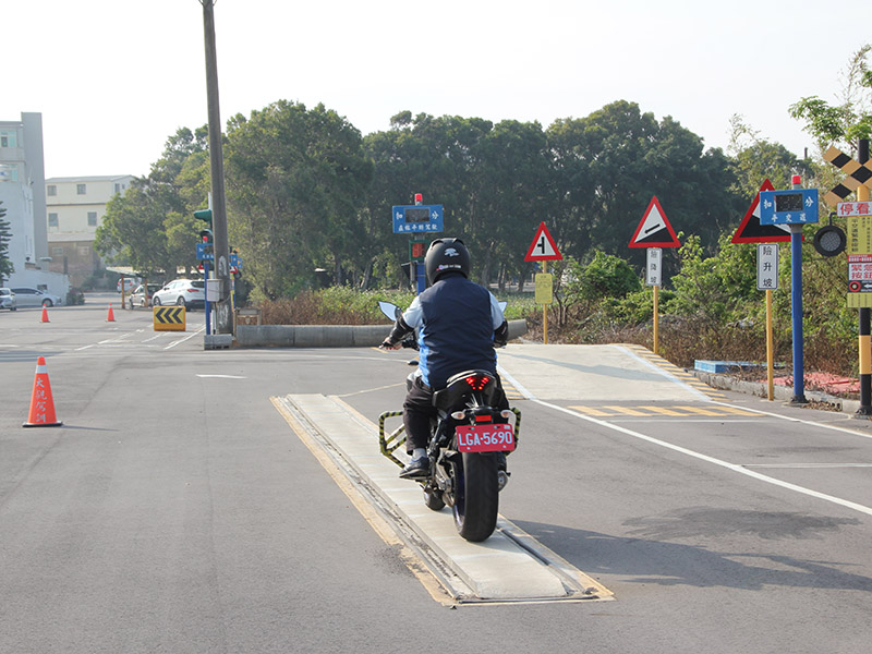 (二) 直線平衡駕駛